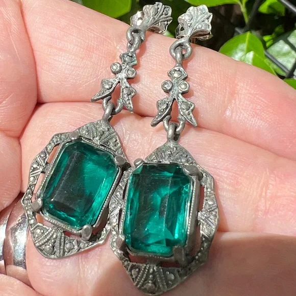 VINTAGE ART DECO STYLE EMERALD GREEN COLOR PASTE DANGLE DROP LONG EARRINGS